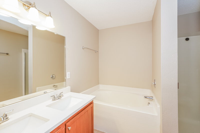 2,355/Mo, 1808 Lariat Dr Justin, TX 76247 Main Bathroom View