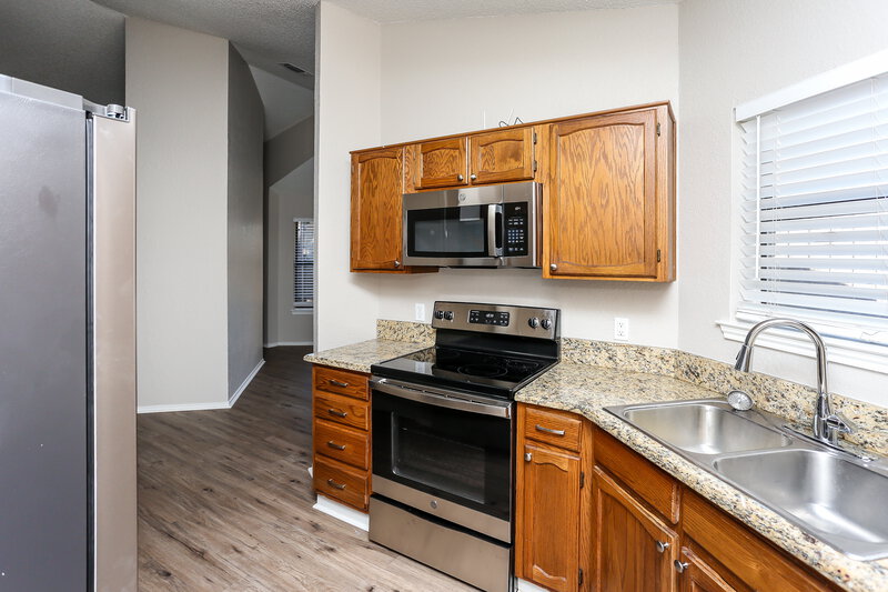 2,055/Mo, 1040 West Hills Ter Saginaw, TX 76179 Kitchen View