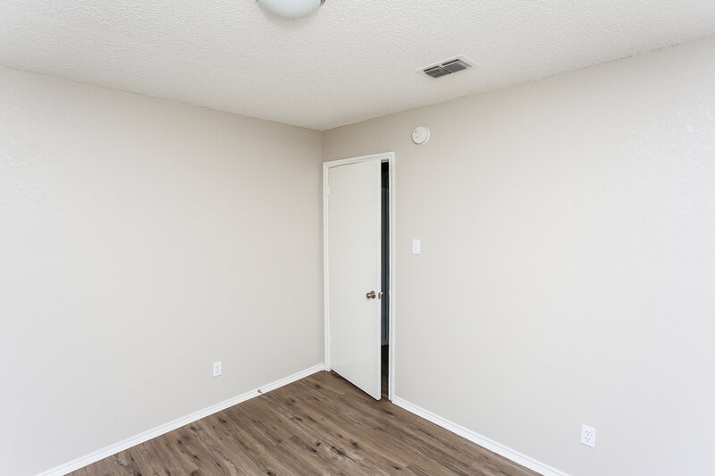 2,055/Mo, 1040 West Hills Ter Saginaw, TX 76179 Bedroom View 3