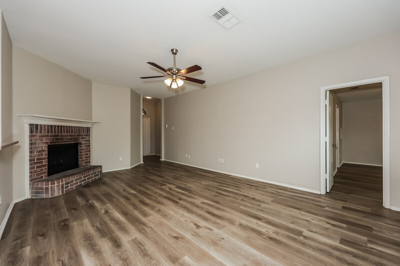2,250/Mo, 1326 Misty Dr Midlothian, TX 76065 Living Room View