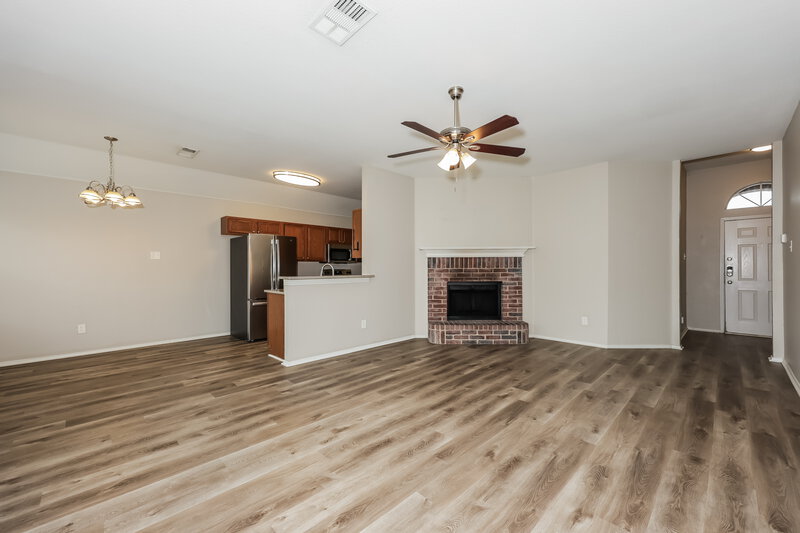 2,250/Mo, 1326 Misty Dr Midlothian, TX 76065 Living Room View 2
