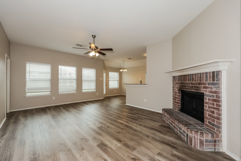 2,250/Mo, 1326 Misty Dr Midlothian, TX 76065 Living Room View 3