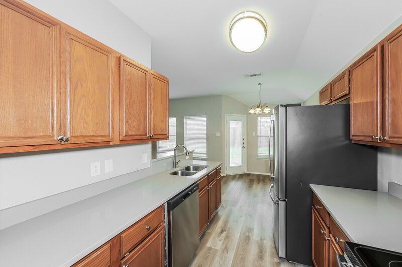 2,250/Mo, 1326 Misty Dr Midlothian, TX 76065 Kitchen View