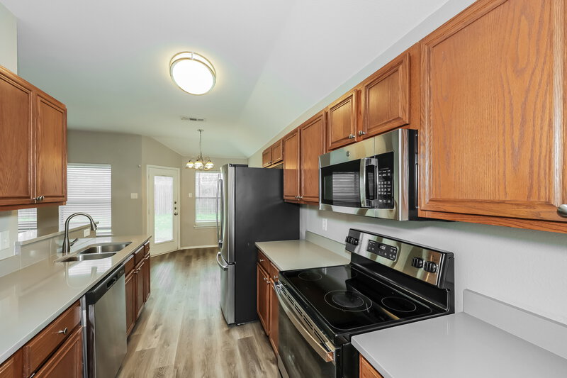 2,250/Mo, 1326 Misty Dr Midlothian, TX 76065 Kitchen View 2