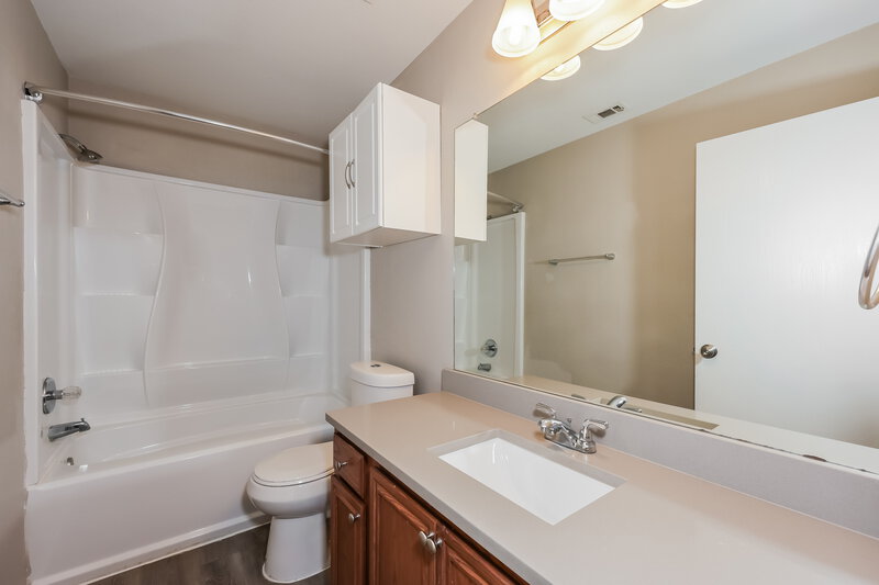 2,250/Mo, 1326 Misty Dr Midlothian, TX 76065 Bathroom View