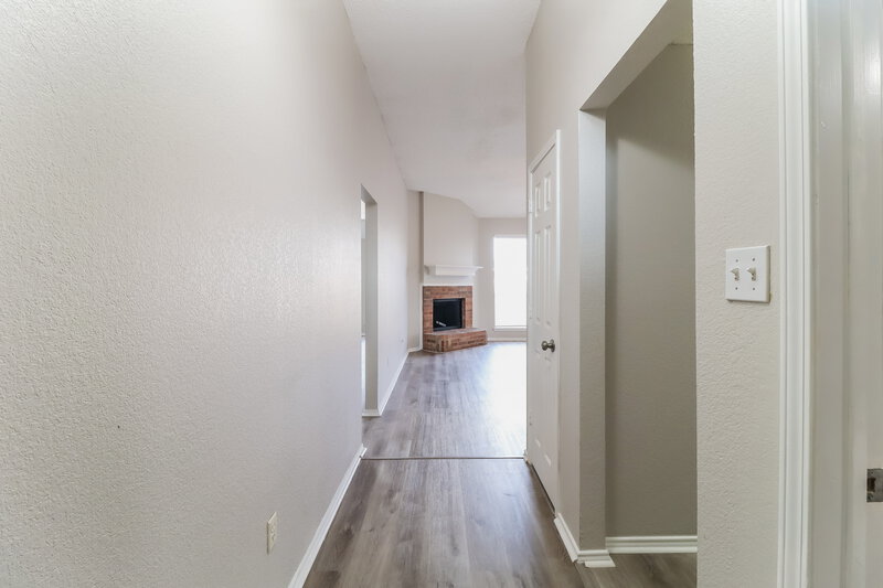 2,310/Mo, 3962 Colorado Springs Dr Fort Worth, TX 76123 Foyer View