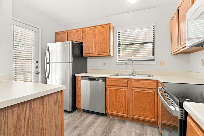 2,040/Mo, 6924 Aston Dr North Richland Hills, TX 76182 Kitchen View