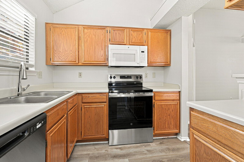 2,040/Mo, 6924 Aston Dr North Richland Hills, TX 76182 Kitchen View 2