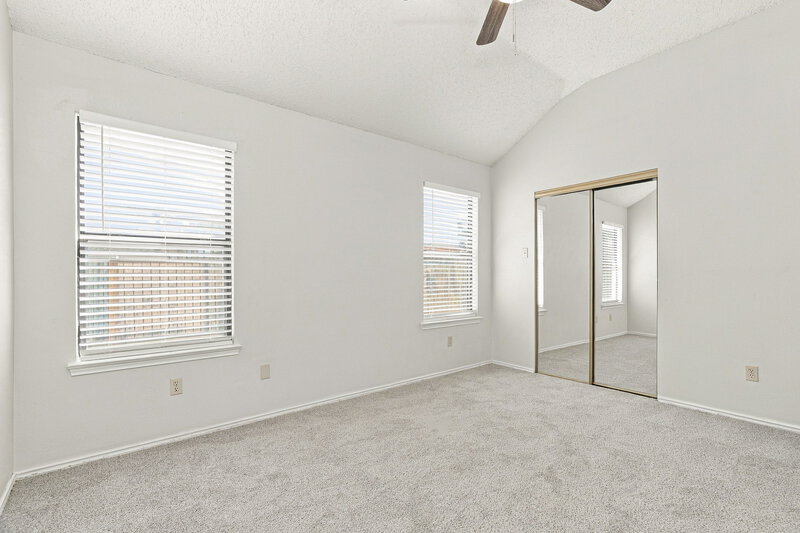 2,040/Mo, 6924 Aston Dr North Richland Hills, TX 76182 Primary Bedroom View