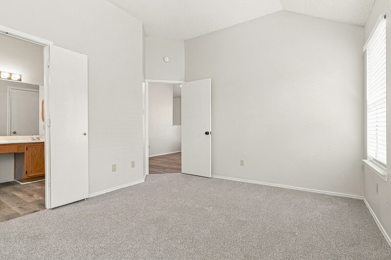 2,040/Mo, 6924 Aston Dr North Richland Hills, TX 76182 Primary Bedroom View 2