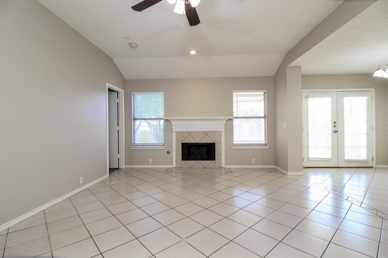 2,275/Mo, 3209 Bent Creek Dr Denton, TX 76210 Living Room View