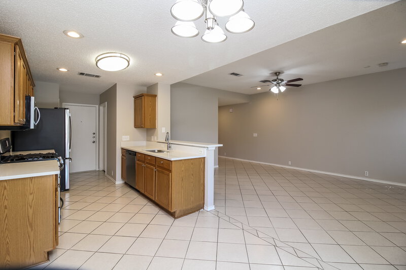 2,275/Mo, 3209 Bent Creek Dr Denton, TX 76210 Dining Room View 3