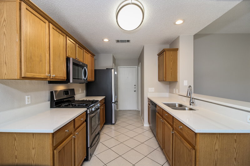 2,275/Mo, 3209 Bent Creek Dr Denton, TX 76210 Kitchen View