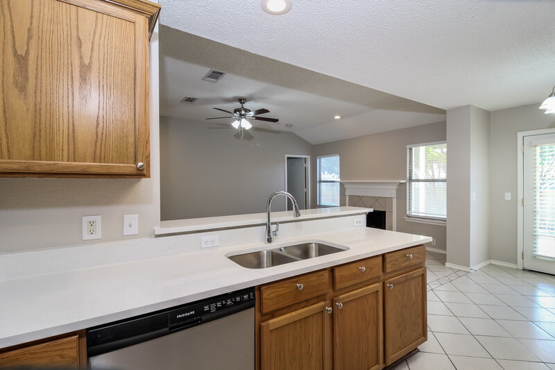 2,275/Mo, 3209 Bent Creek Dr Denton, TX 76210 Kitchen View 2