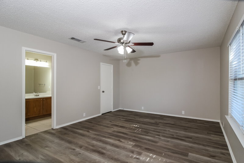 2,275/Mo, 3209 Bent Creek Dr Denton, TX 76210 Main Bedroom View 2