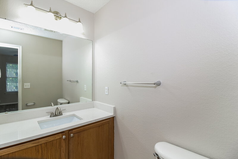 2,275/Mo, 3209 Bent Creek Dr Denton, TX 76210 Main Bathroom View