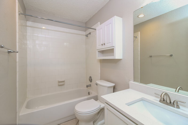 2,275/Mo, 3209 Bent Creek Dr Denton, TX 76210 Bathroom View