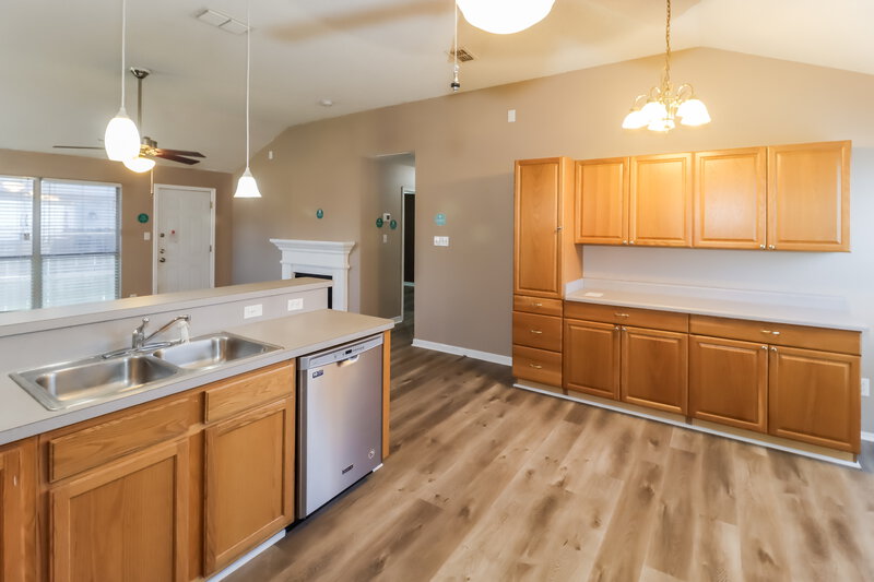 1,965/Mo, 1032 Sandalwood Dr Fort Worth, TX 76140 Kitchen View 2
