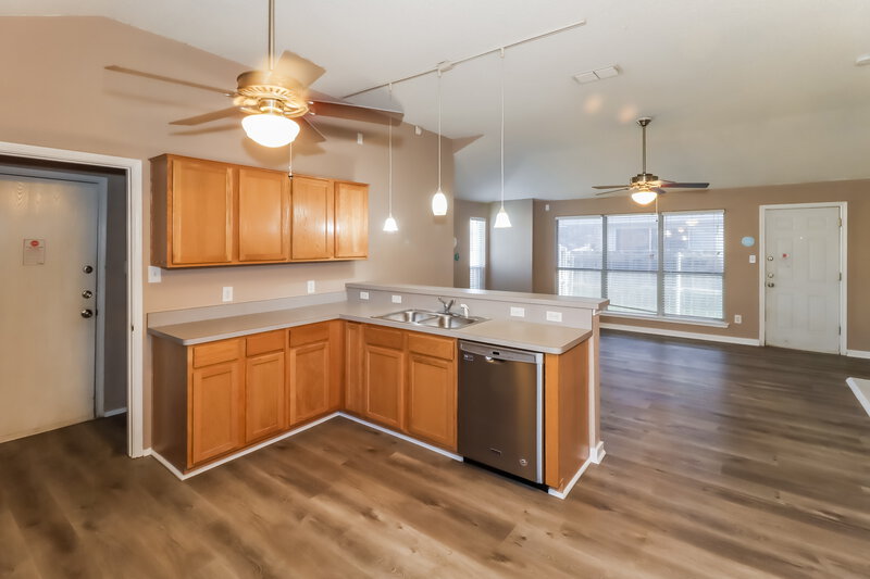 1,965/Mo, 1032 Sandalwood Dr Fort Worth, TX 76140 Kitchen View 3