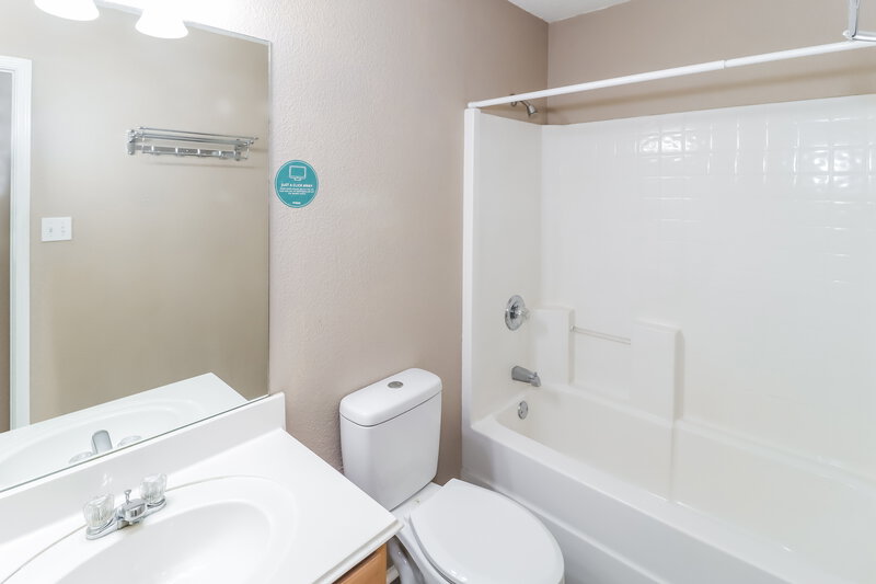 1,965/Mo, 1032 Sandalwood Dr Fort Worth, TX 76140 Bathroom View