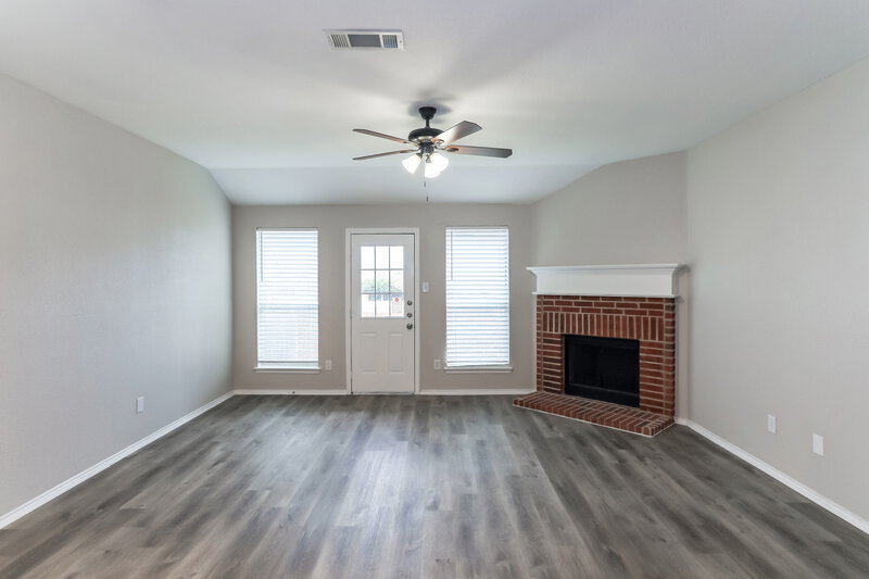 2,470/Mo, 4828 Stetson Dr S Fort Worth, TX 76244 Living Room View 3