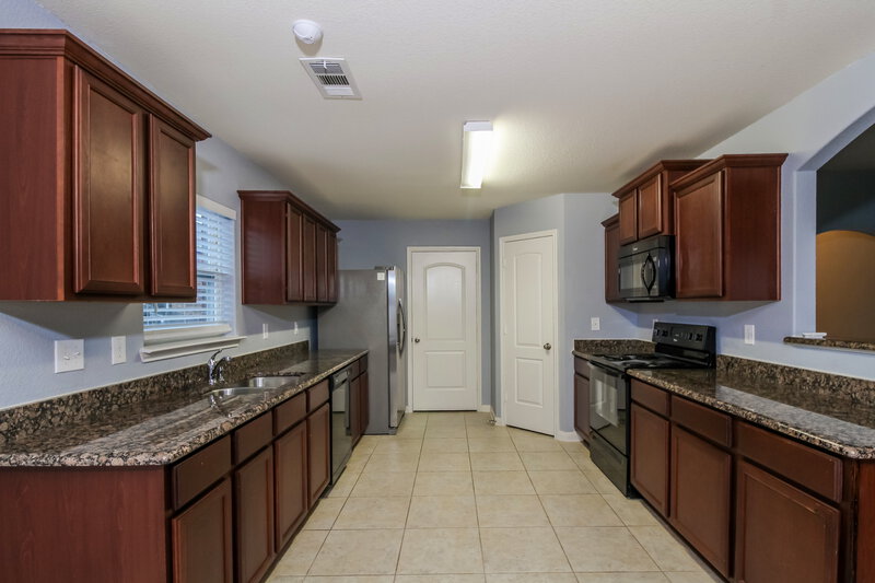 1,990/Mo, 204 Cottonwood Dr Princeton, TX 75407 Kitchen View