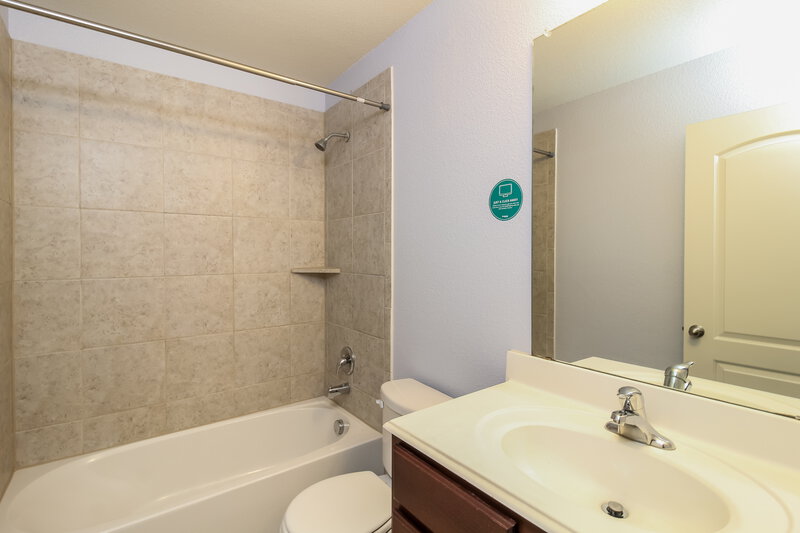 1,990/Mo, 204 Cottonwood Dr Princeton, TX 75407 Bathroom View