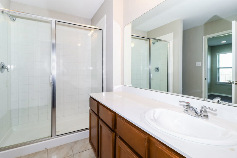 2,495/Mo, 3245 Emerson Rd Forney, TX 75126 Main Bathroom View