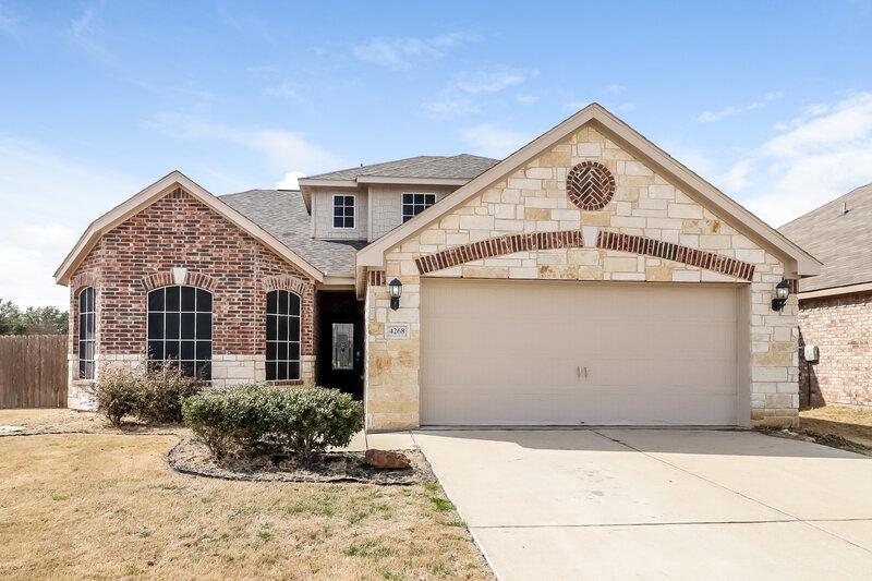 2,595/Mo, 4268 Tower Ln Crowley, TX 76036 External View
