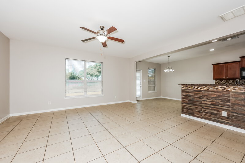 2,540/Mo, 4268 Tower Ln Crowley, TX 76036 Living Room View 2