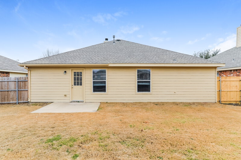 2,270/Mo, 1240 Round Pen Run Haslet, TX 76052 Rear View