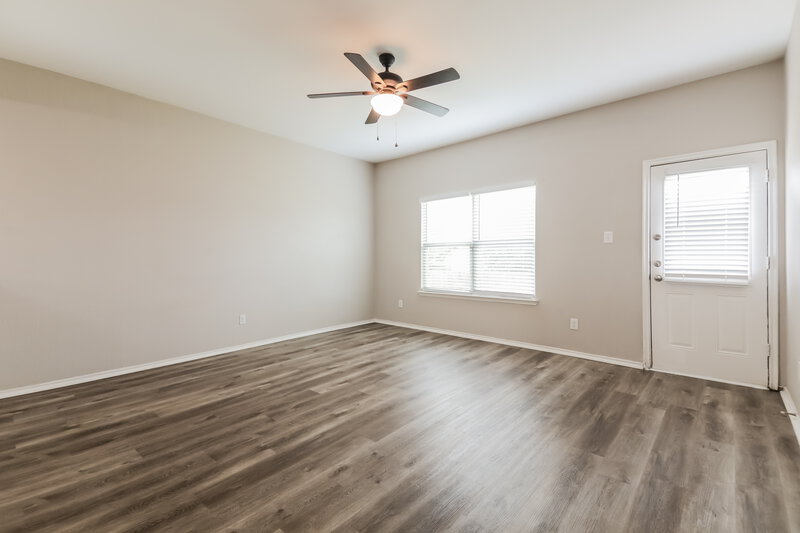 2,185/Mo, 1420 N Houston St Royse City, TX 75189 Living Room View