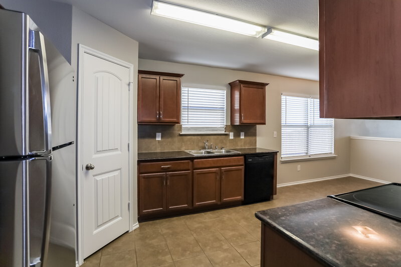 2,170/Mo, 1420 N Houston St Royse City, TX 75189 Kitchen View