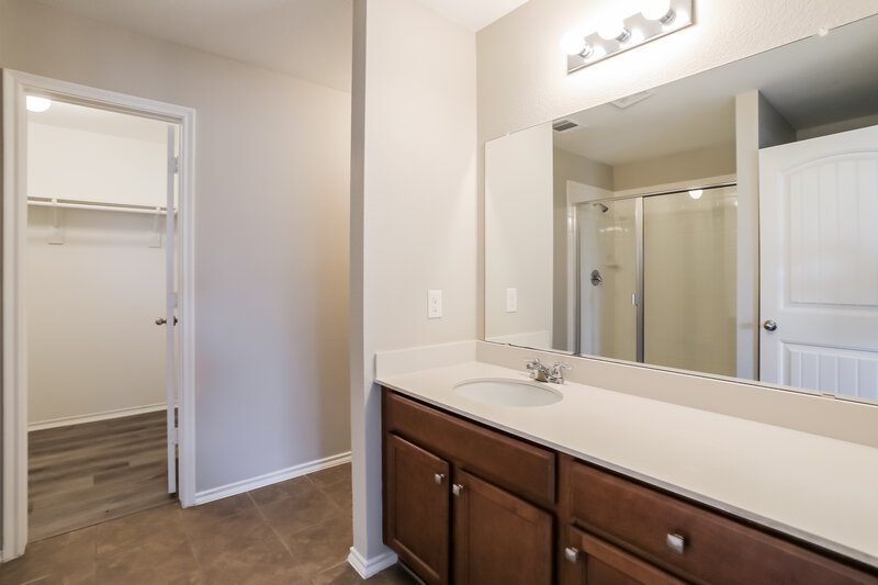 2,170/Mo, 1420 N Houston St Royse City, TX 75189 Main Bathroom View
