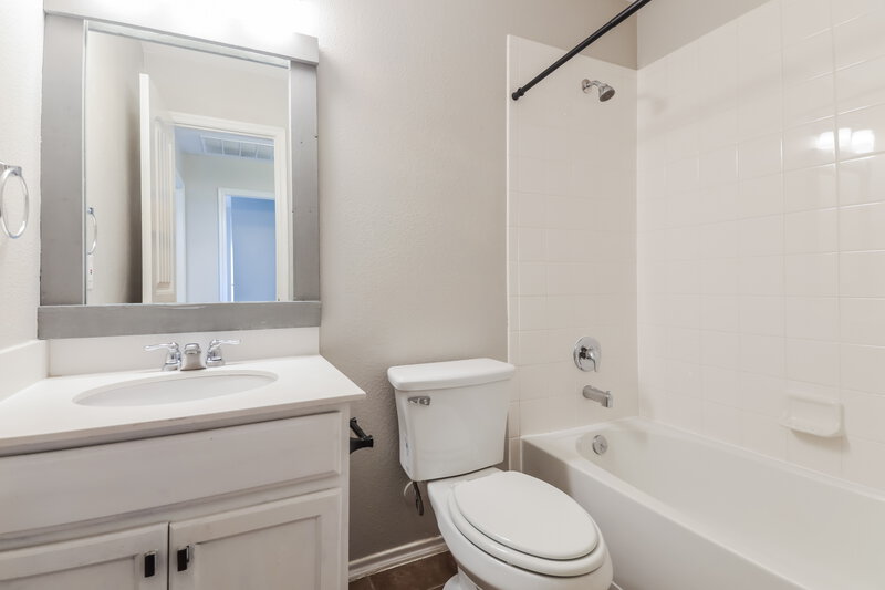 2,185/Mo, 1420 N Houston St Royse City, TX 75189 Bathroom View