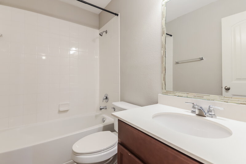 2,185/Mo, 1420 N Houston St Royse City, TX 75189 Bathroom View 2