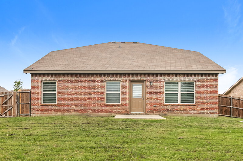 2,185/Mo, 1420 N Houston St Royse City, TX 75189 Rear View