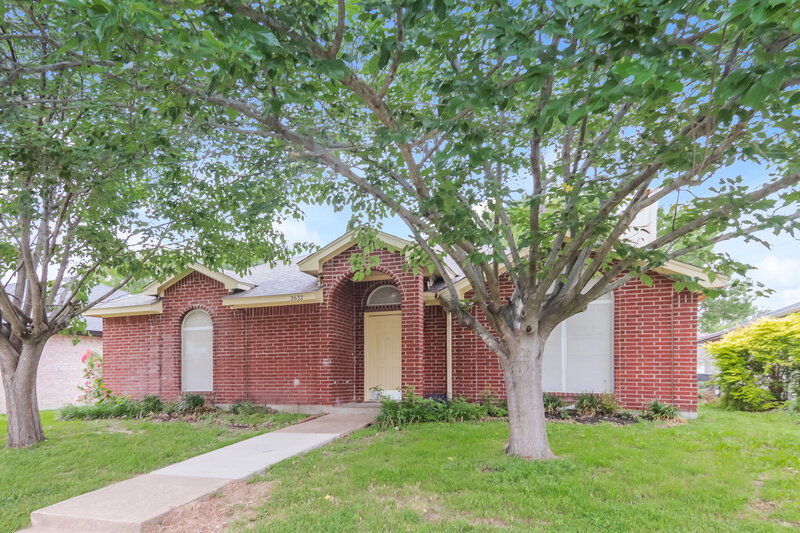 2,015/Mo, 2632 Bent Brook Dr Mesquite, TX 75181 Front View