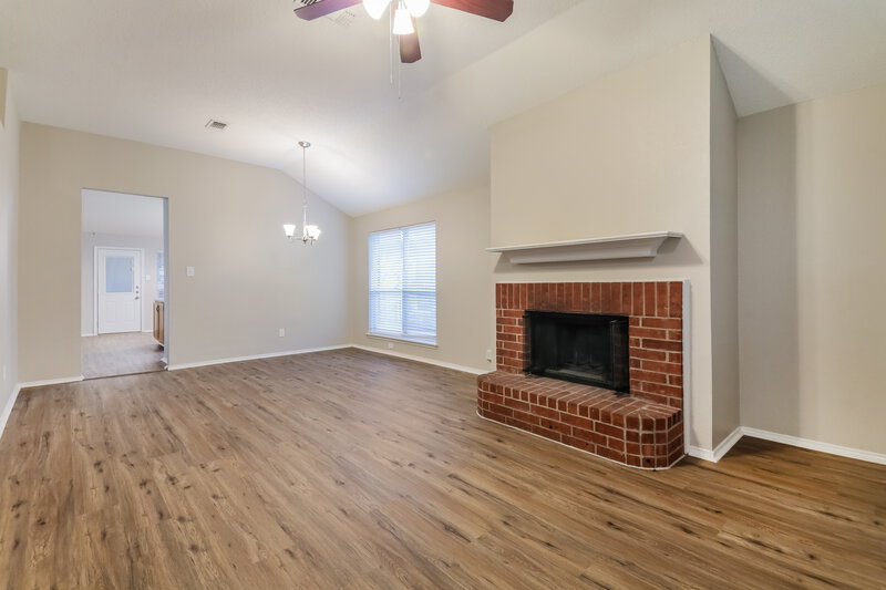 2,015/Mo, 2632 Bent Brook Dr Mesquite, TX 75181 Living Room View