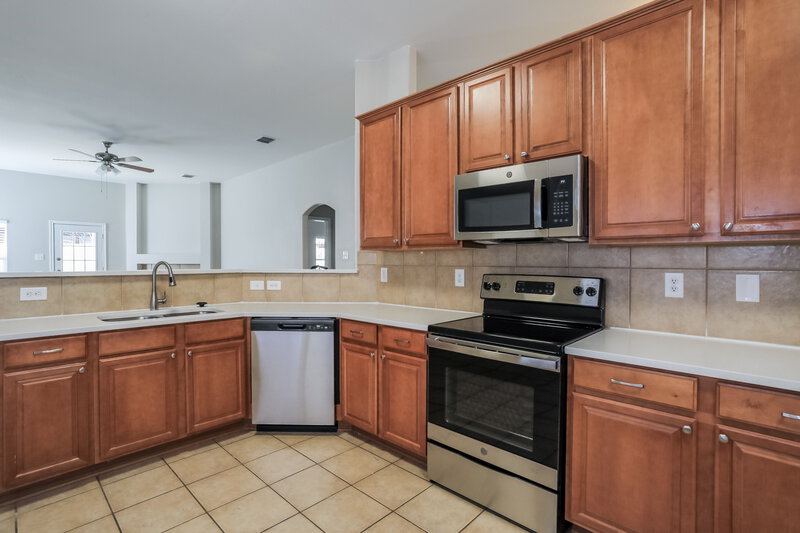 2,295/Mo, 4720 Fox Sedge Ln Denton, TX 76208 Kitchen View 2
