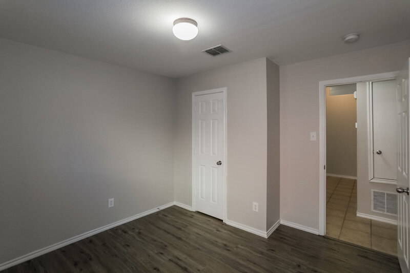 2,295/Mo, 4720 Fox Sedge Ln Denton, TX 76208 Main Bedroom View 2