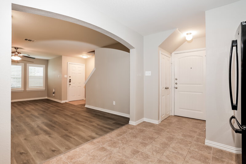 2,235/Mo, 2607 Cypress Point Dr Dallas, TX 75253 Foyer View