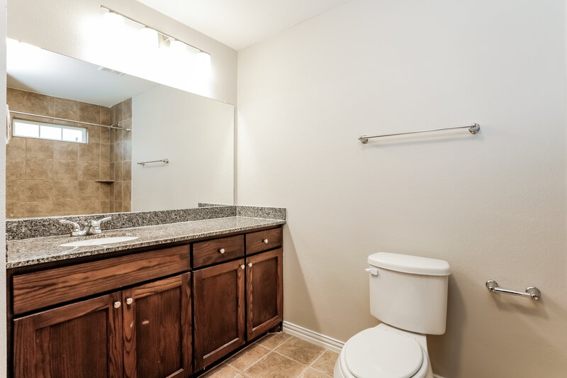 2,235/Mo, 2607 Cypress Point Dr Dallas, TX 75253 Bathroom View