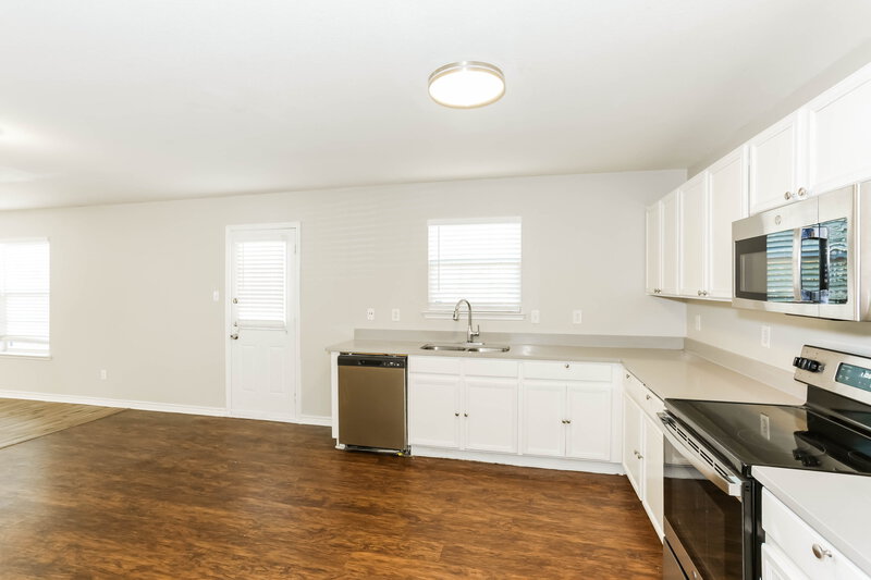 2,650/Mo, 7953 Meadow Spring Ln Fort Worth, TX 76120 Kitchen View 2
