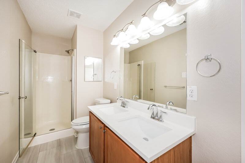 2,065/Mo, 5312 Newcastle Ln Fort Worth, TX 76135 Main Bathroom View