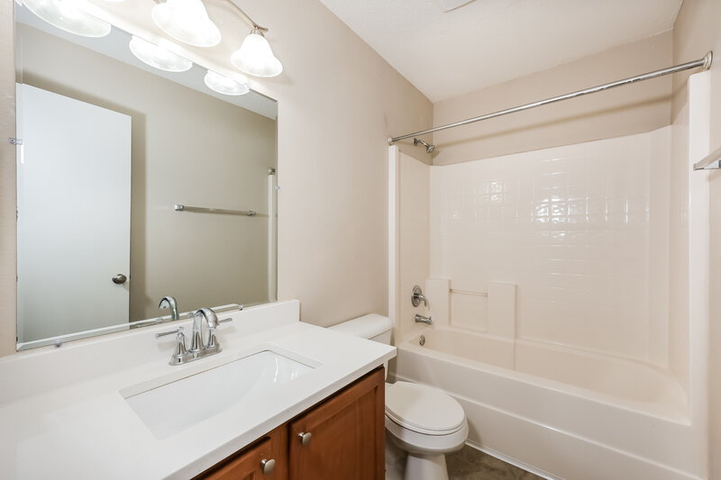 2,065/Mo, 5312 Newcastle Ln Fort Worth, TX 76135 Bathroom View