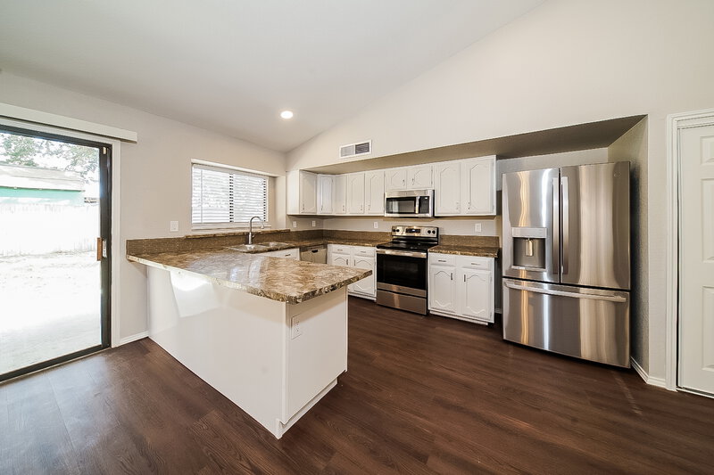 2,245/Mo, 6808 Sunnybank Dr Fort Worth, TX 76137 Kitchen View