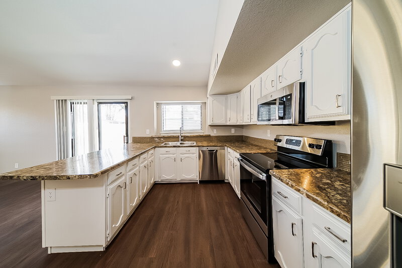 2,245/Mo, 6808 Sunnybank Dr Fort Worth, TX 76137 Kitchen View 2