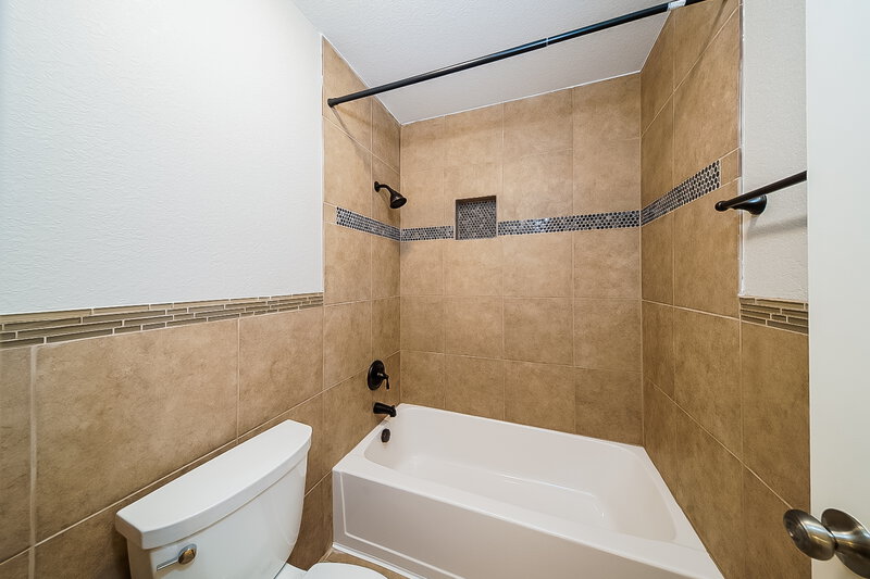 2,245/Mo, 6808 Sunnybank Dr Fort Worth, TX 76137 Main Bathroom View