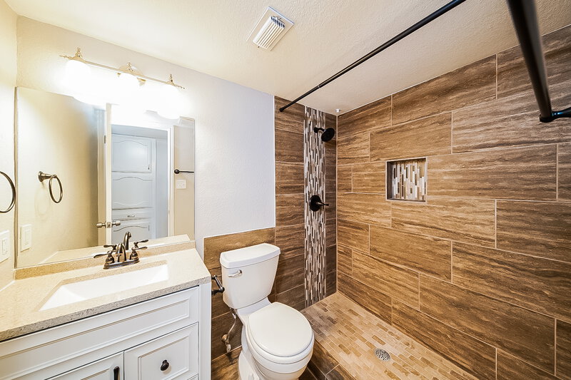 2,245/Mo, 6808 Sunnybank Dr Fort Worth, TX 76137 Bathroom View
